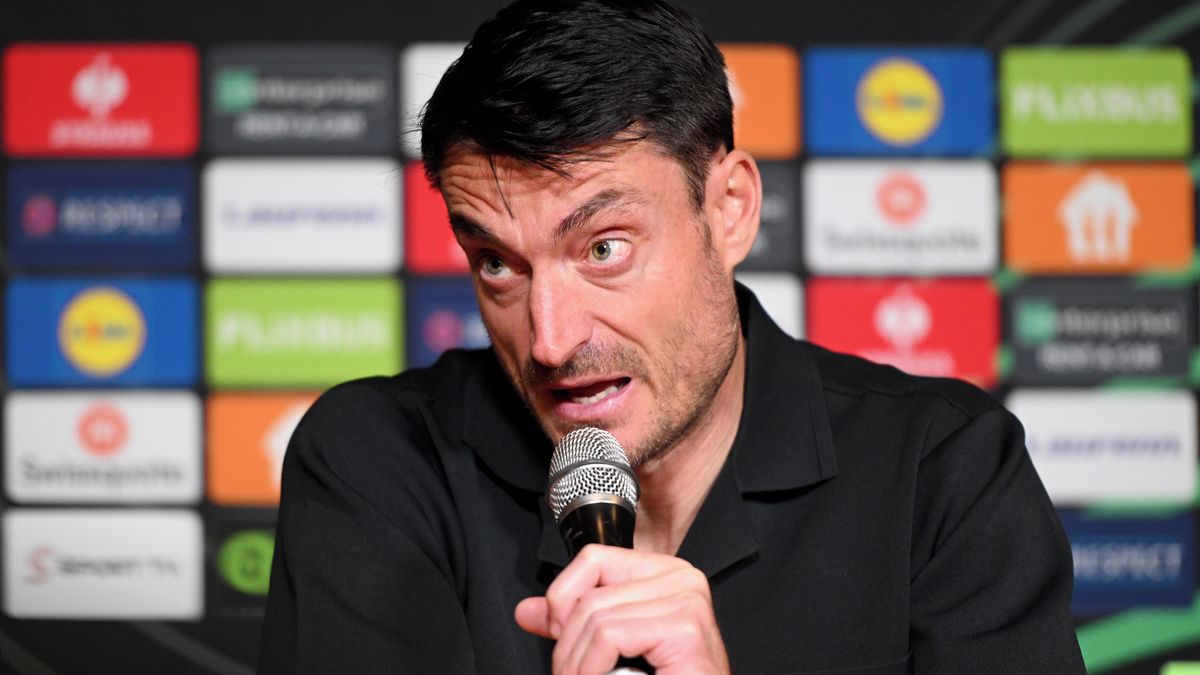 Je hanba, že hrajeme v takových podmínkách, zuřil kouč soupeře Baníku